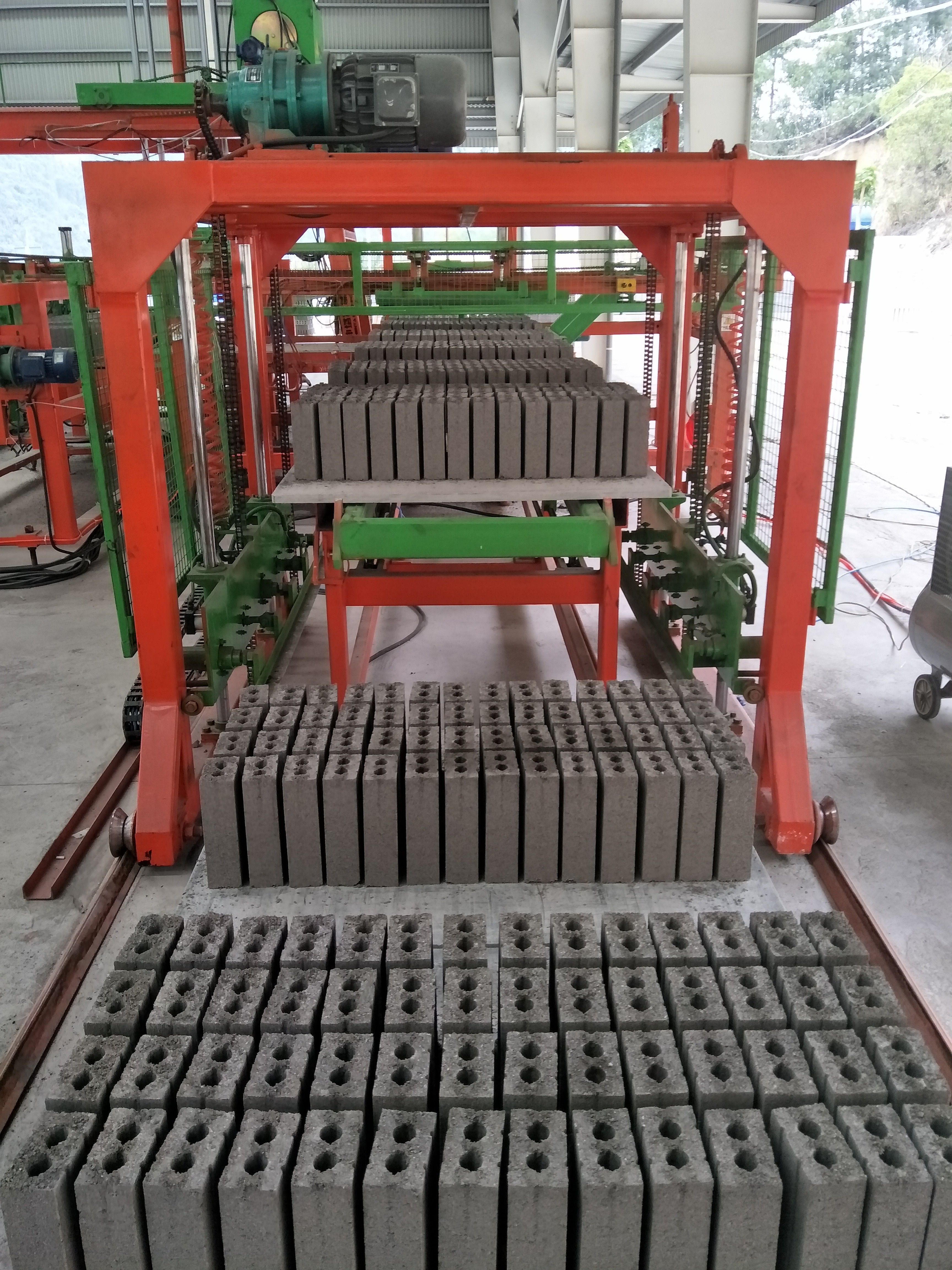 制磚機,神塔機械,神塔磚機,磚機,廣西磚機,神塔
