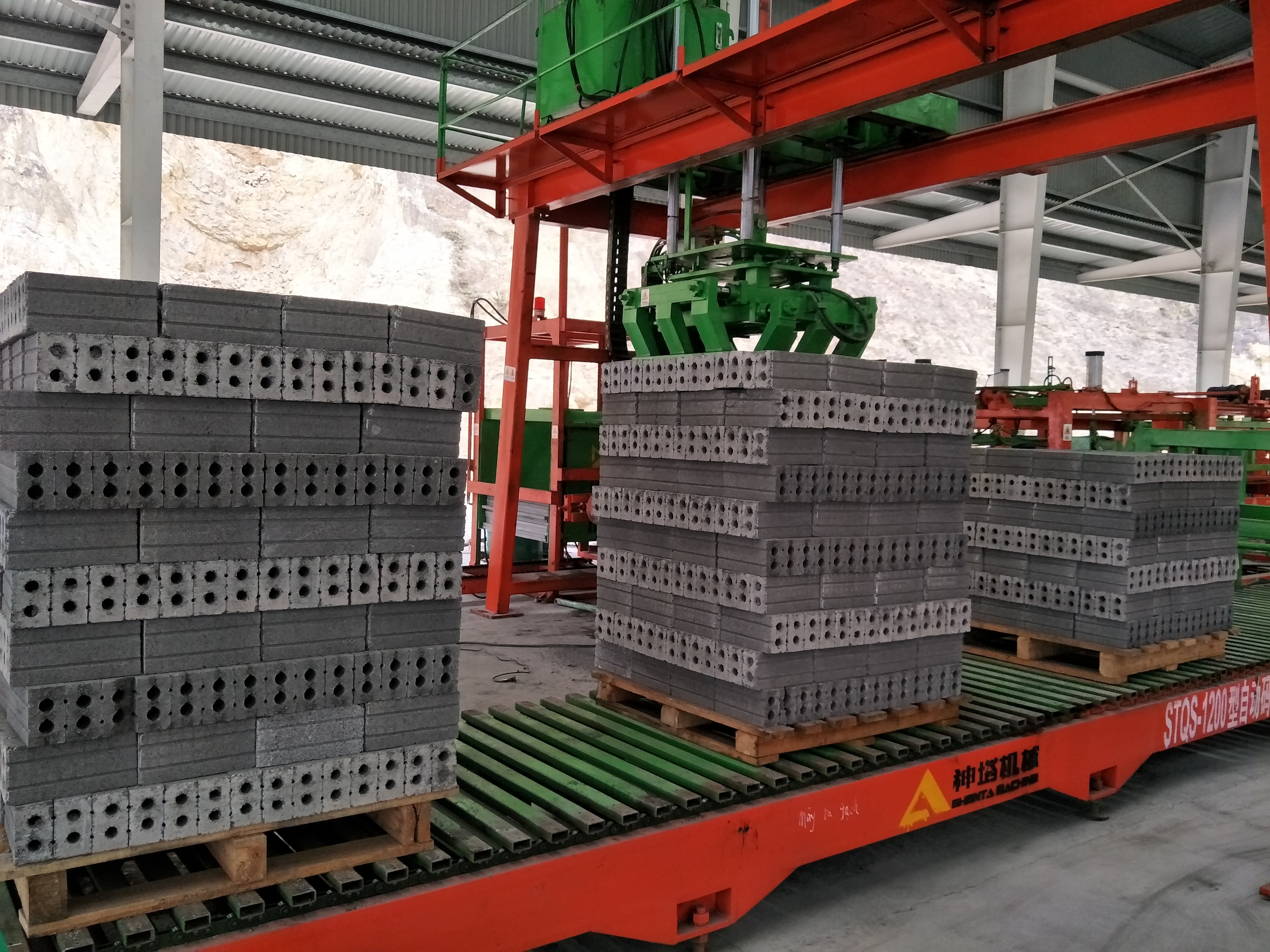 制磚機,神塔機械,神塔磚機,磚機,廣西磚機,神塔